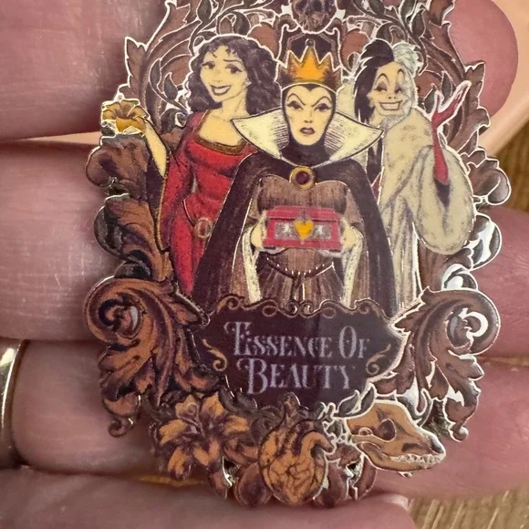 One “LOT” of excellent condition Disney Pins. 25 pins in total. - Picture 13 of 16